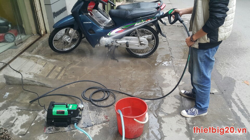 Tự rửa xe máy tại nhà