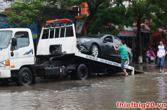 Cứu hộ ô tô bị ngập nước