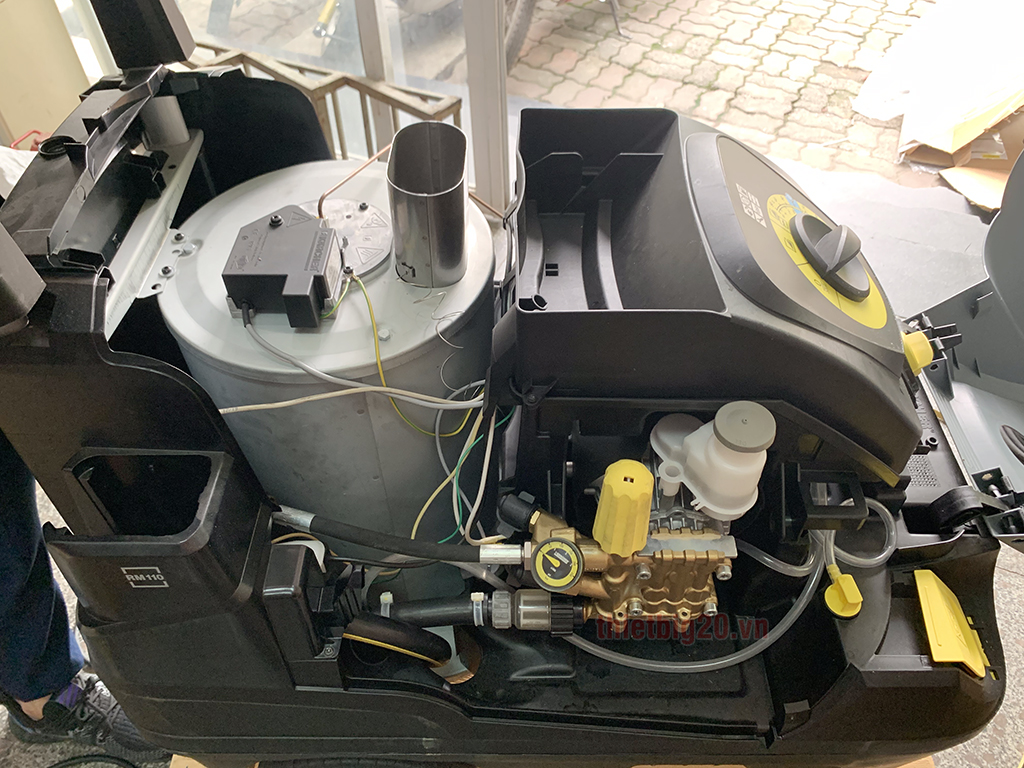 Máy xịt rửa nước nóng áp lực cao Karcher HDS 6/14 C (Điện 220V + Diesel)