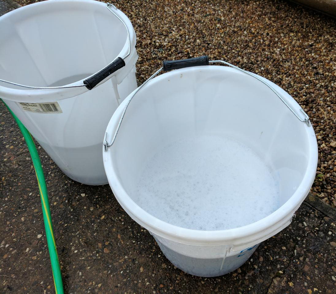Nước rửa xe wax bóng Kenotek Brilliant Wash (Can 1-5L