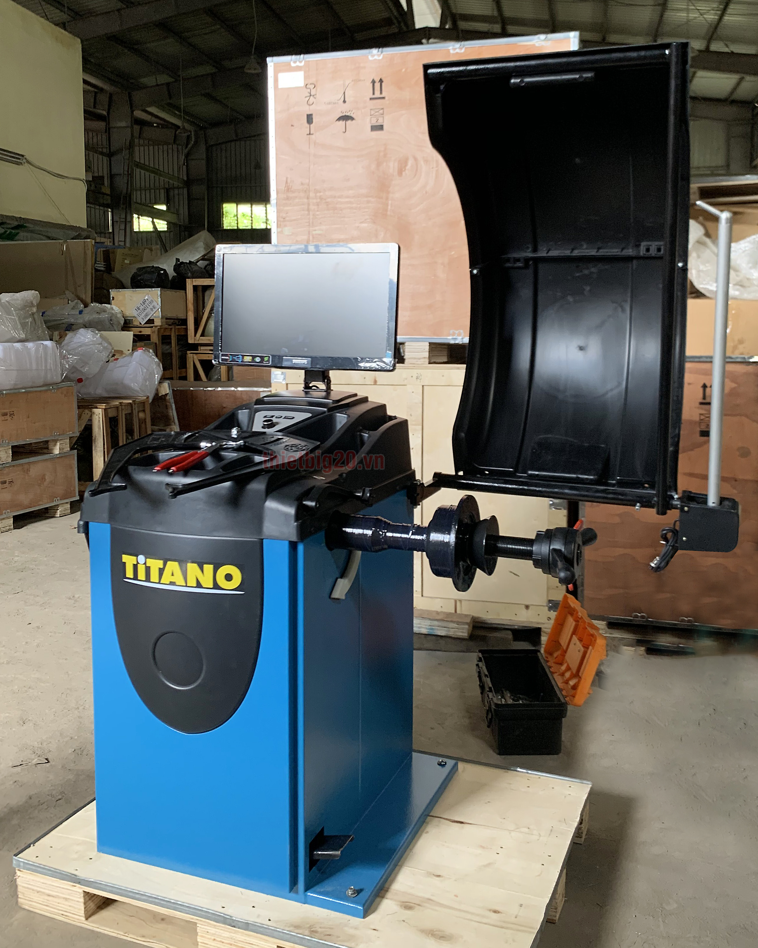 Máy cân mâm ô tô phần mềm ý Titano STD-423 - Màn LCD, Tự động 2 thông số, Tay đo bề rộng lốp