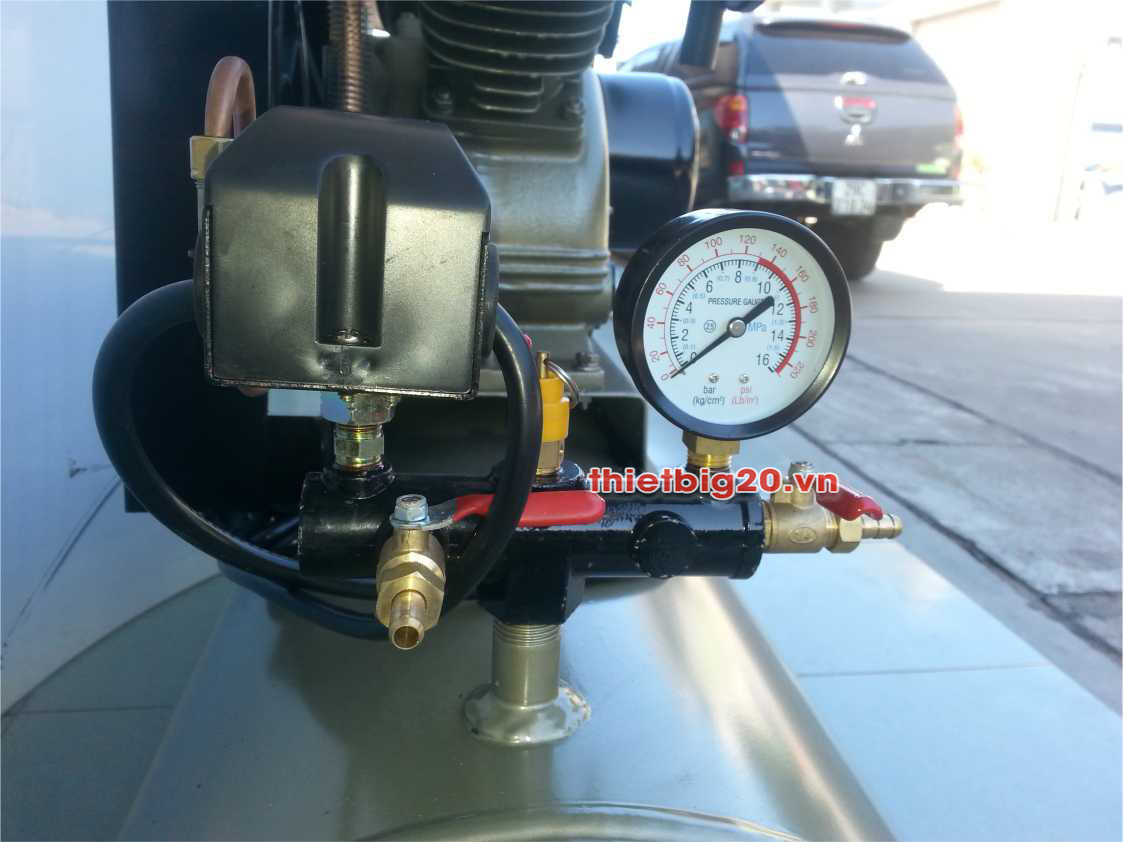 Điều chỉnh áp suất máy nén khí