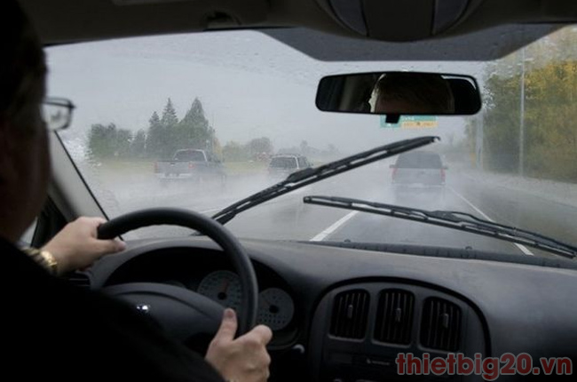 Cần gạt mưa là một trong những bộ phận hay hỏng nhất của ô tô