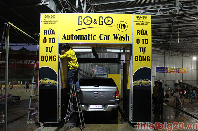 Máy rửa xe tự động giá bao nhiêu
